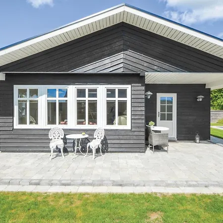 Vakantiehuis Two-bedroom Holiday In *